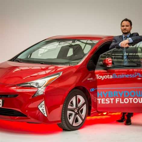  Toyota uruchomiła program testów flotowych nowego Priusa 