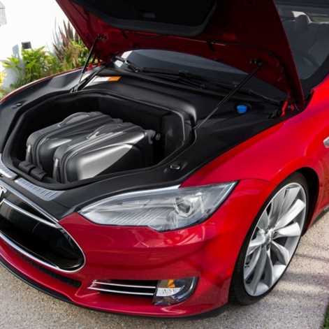 Tesla S vs Toyota Mirai: akumulatory czy wodór?