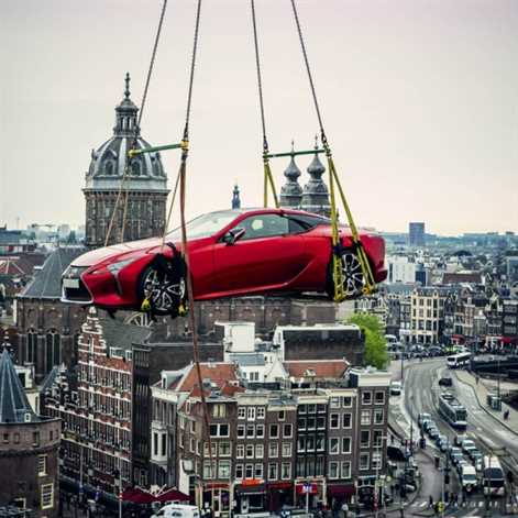 Lexus LC: nad dachami Amsterdamu