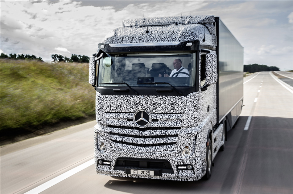 Ciężarówka przyszłości Mercedes-Benz 2025