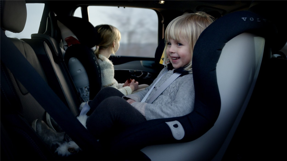 Bezpieczne i komfortowe: Volvo wprowadza nową generację fotelików dziecięcych