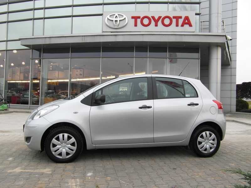 Toyota Yaris WYPRZEDAŻ nowa cena 26500 Benzyna, 2010 r