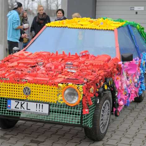 Volkswagen Golf zbudowany z zabawek
