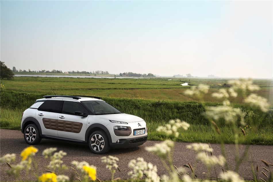 Koncert   Peugeot Citroën liderem redukcji emisji CO2