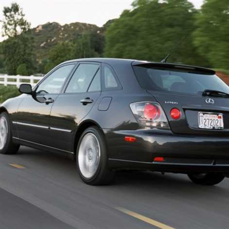 Lexus IS: historia udanego modelu