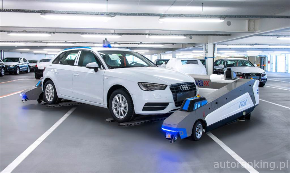Roboty transportowe w fabryce Audi
