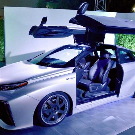 Fantastyczna Toyota Mirai – zobacz koncept à la DeLorean z „Powrotu do przyszłości”