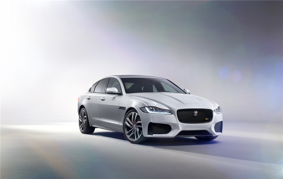 Jaguar prezentuje unowocześniony model XF