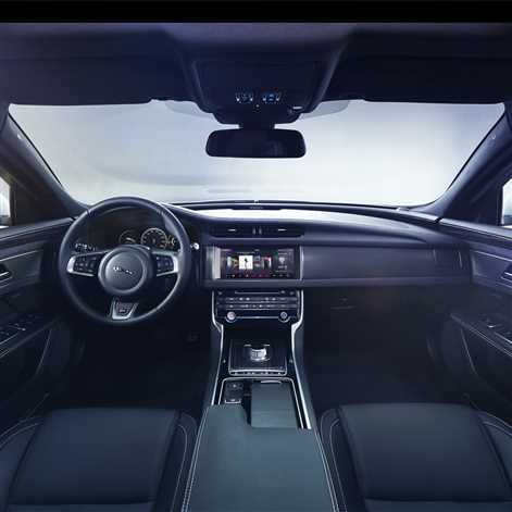 Jaguar prezentuje unowocześniony model XF