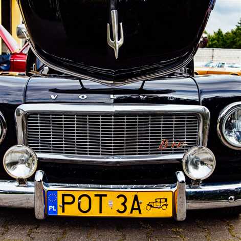 Klasyczne Volvo w obiektywie i na torze Poznań