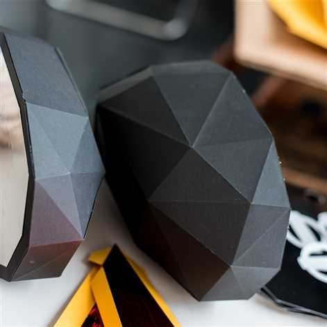 Pełnowymiarowa makieta Nissana Juke w technice origami