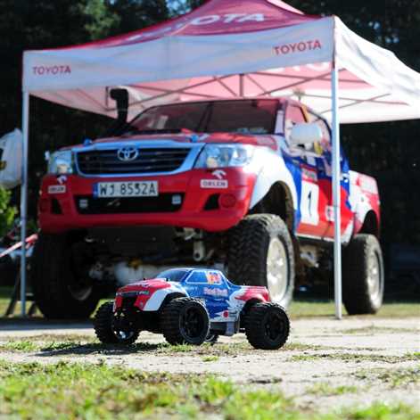 Toyota wspiera „mały Dakar”
