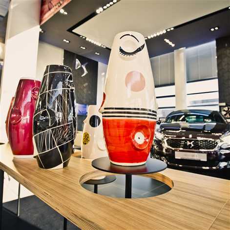 Wystawa "AUTOOKO" w salonie DS Automobiles w Warszawie