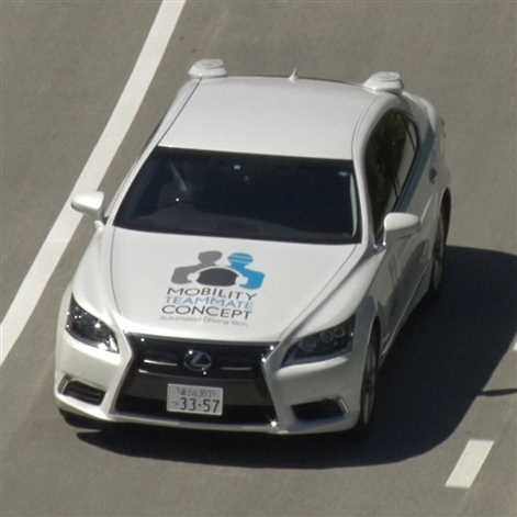 Lexus LS z systemem autonomicznego prowadzenia Urban Teammate
