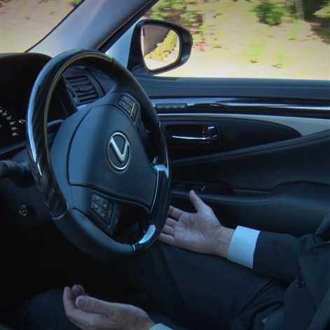 Lexus LS z systemem autonomicznego prowadzenia Urban Teammate