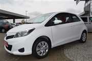 Toyota Yaris  1.0 Active Benzyna, 2013 r.