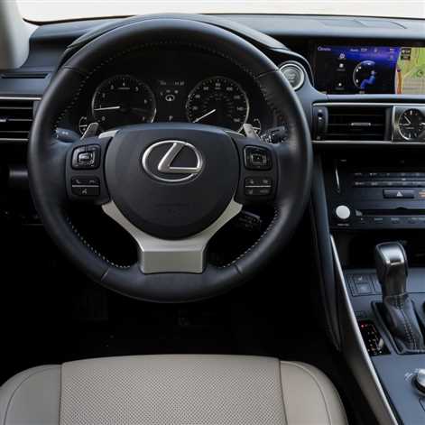 Nowy Lexus IS posłucha głosu kierowcy