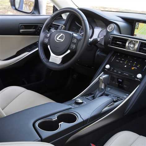 Nowy Lexus IS posłucha głosu kierowcy