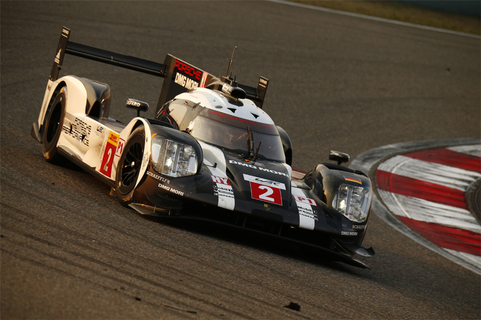 Zespół Porsche staje do walki o mistrzostwo świata kierowców na pustyni