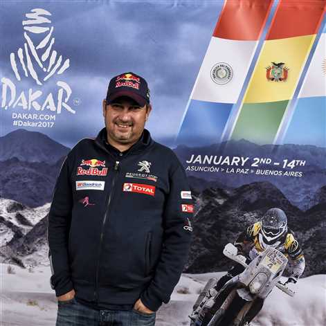 Peugeot 3008 DKR w nowych barwach na rajd Dakar 2017