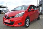Toyota Yaris  1.0 Active Benzyna, 2013 r.