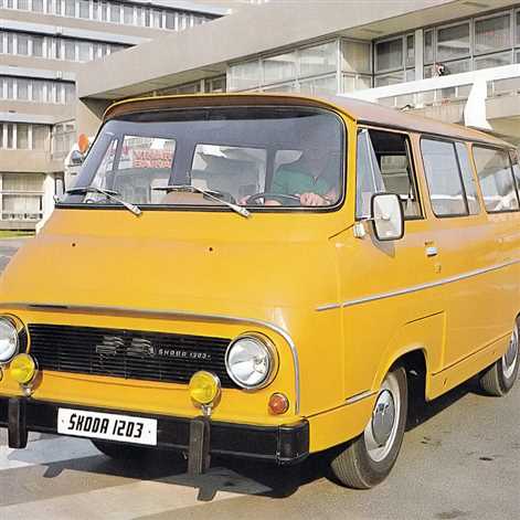 60 lat projektu Š979. Minibus debiutuje.