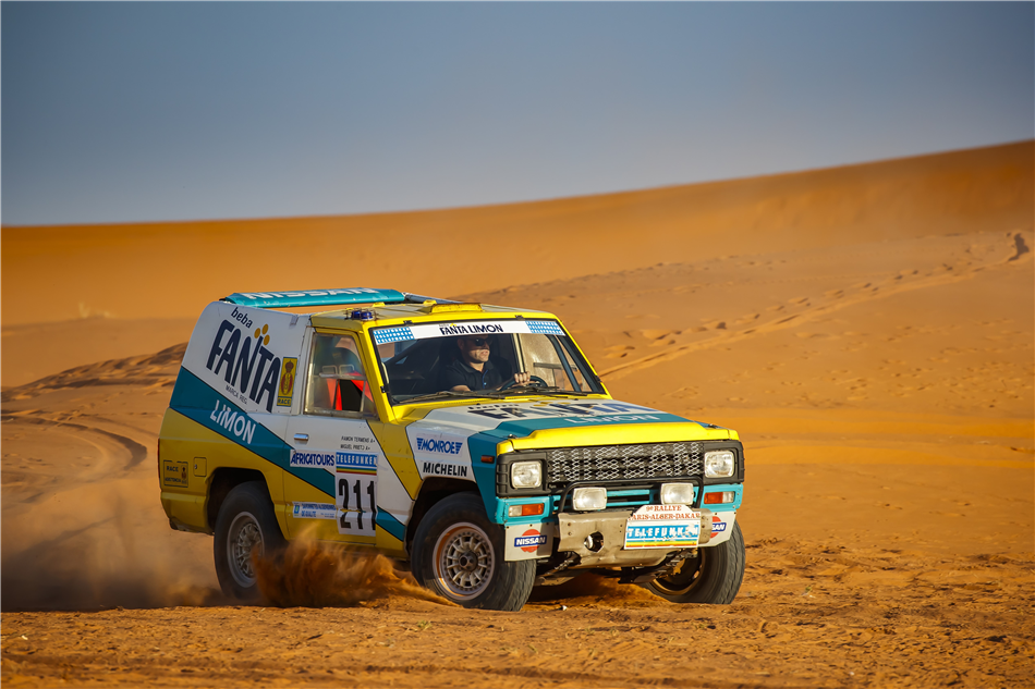 30 lat minęło: kultowy Nissan z rajdu Paryż-Dakar 1987 wraca na Saharę