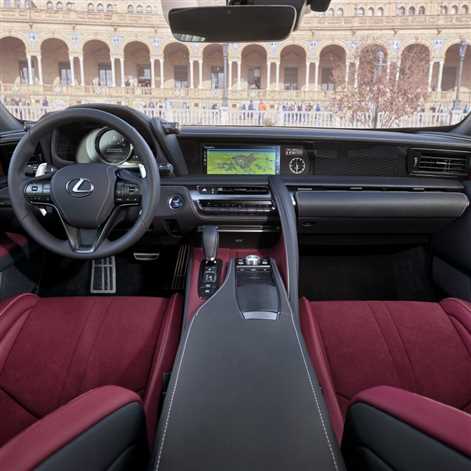 Lexus LC będzie dostępny w czterech wersjach wyposażeniowych