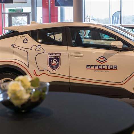 Siatkarze z klubu Effector Kielce będą jeździć hybrydowymi crossoverami Toyota C-HR