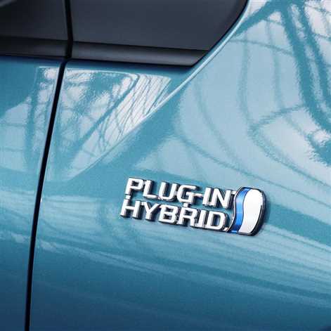 Toyota C-HR i Toyota Prius Plug-in Hybrid w półfinale konkursu World Car of the Year
