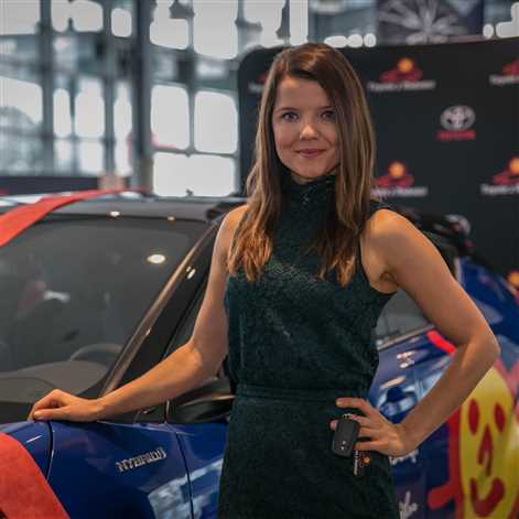 Joanna Jabłczyńska jeździ hybrydową Toyotą C-HR