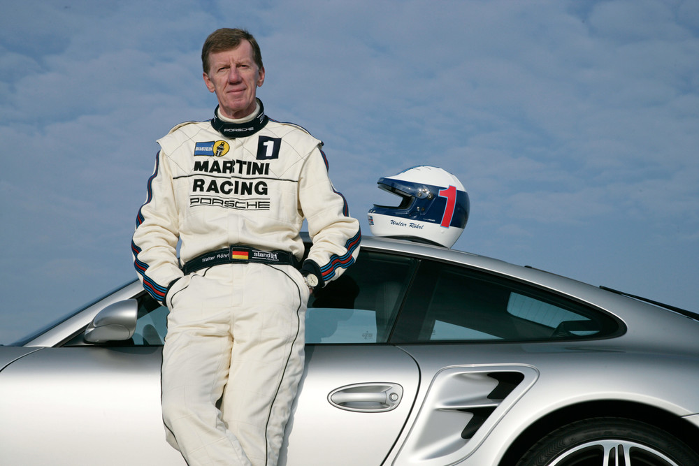 Porsche oddaje hołd ikonie motosportu Walterowi Röhrlowi