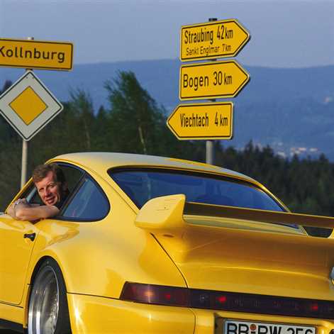 Porsche oddaje hołd ikonie motosportu – Walterowi Röhrlowi