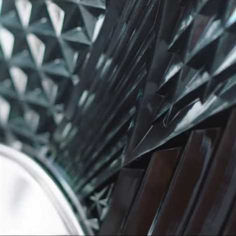 Lexus LS, kryształy i origami