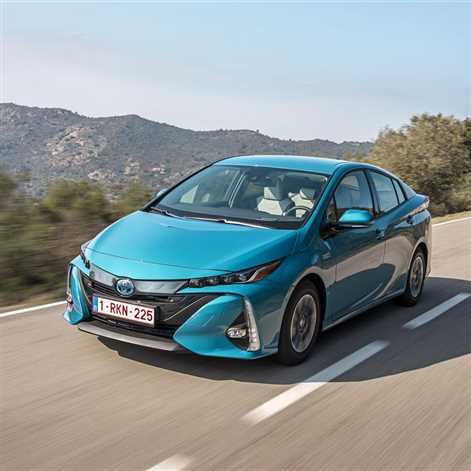 Toyota Prius Plug-in Hybrid z tytułem World Green Car of the Year 2017