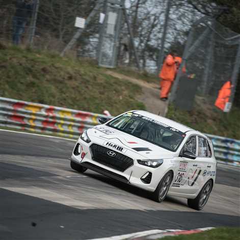 Hyundai testuje model i30 w sportowej wersji N na torze Nurburgring