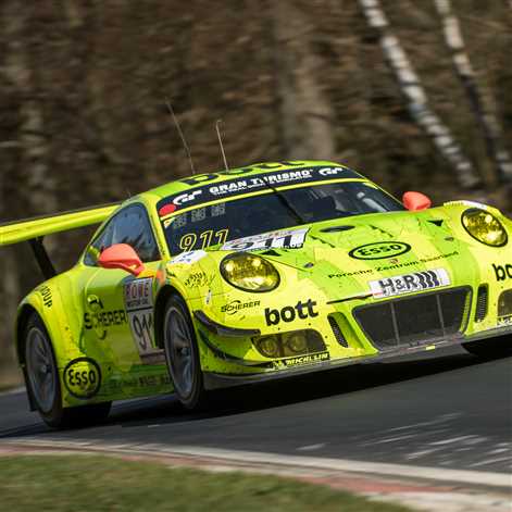 Kierowcy fabryczni i Młodzi Profesjonaliści Porsche wystartują w „Zielonym Piekle”