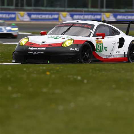 Nowe Porsche 911 RSR wyjeżdża na rollercoaster w Ardenach