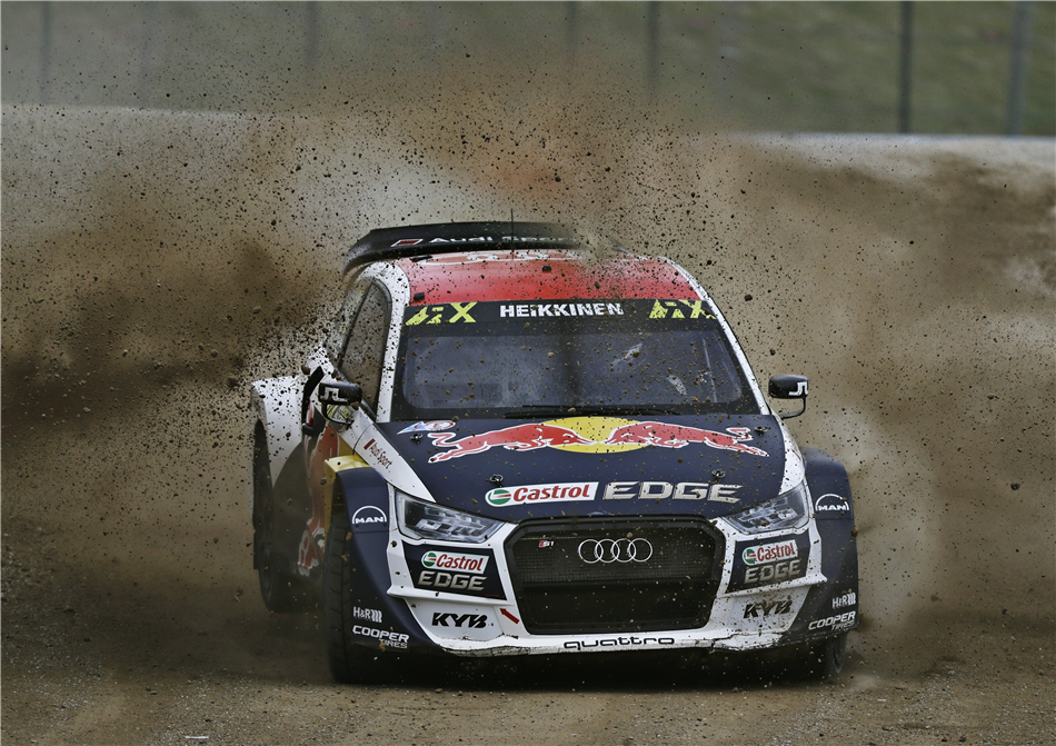 Kierowca Audi, Mattias Ekström, cały czas przewodzi stawce