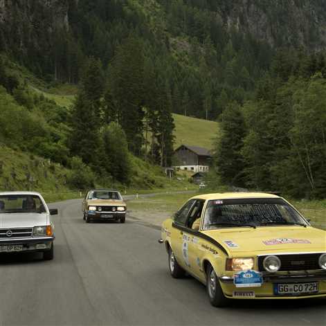 Opel Commodore i Opel Ampera-e w austriackich Alpach