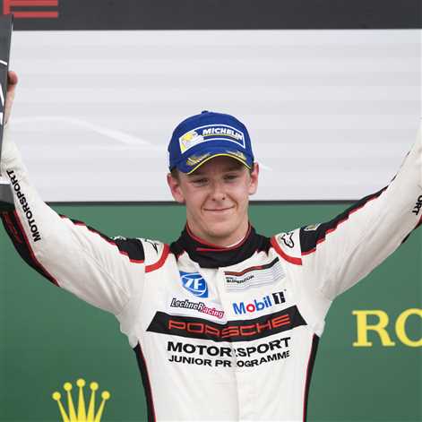 Junior Porsche Dennis Olsen świętuje zwycięstwo