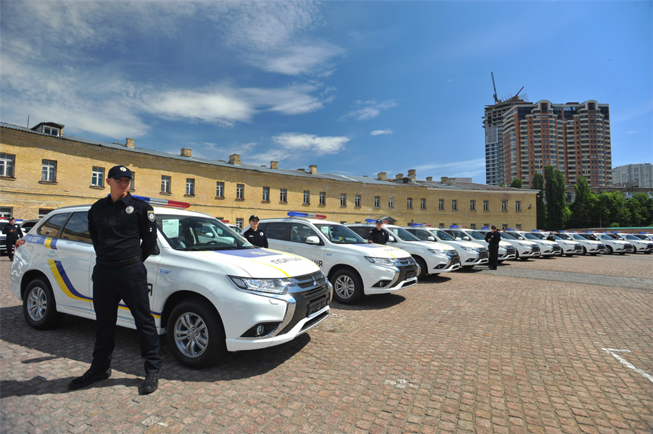635 Outlanderów PHEV dla Ukraińskiej Policji