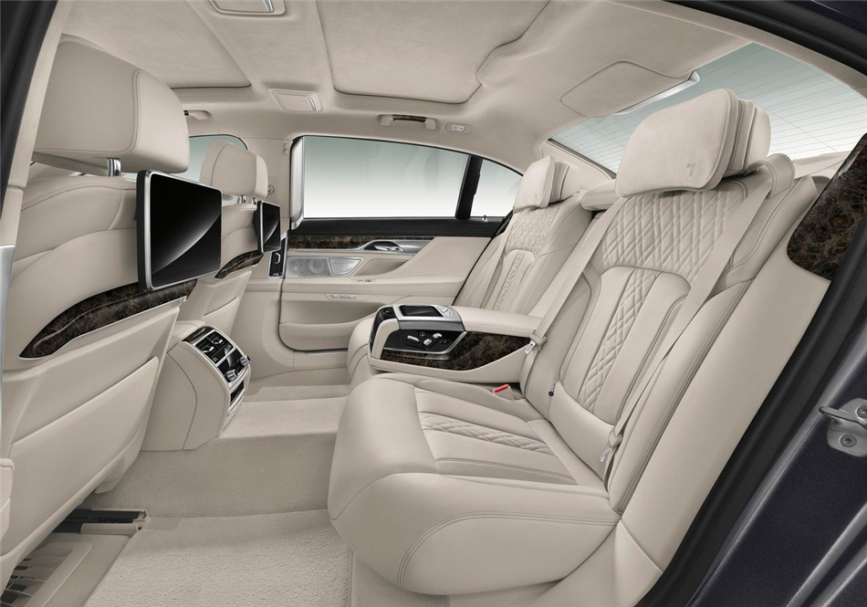 Komfort w luksusowych limuzynach – co oferują marki premium?