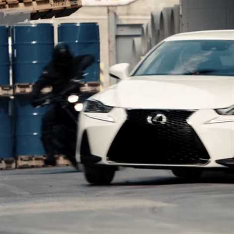 Lexus IS F Sport w pościgu jak w filmach z Jamesem Bondem