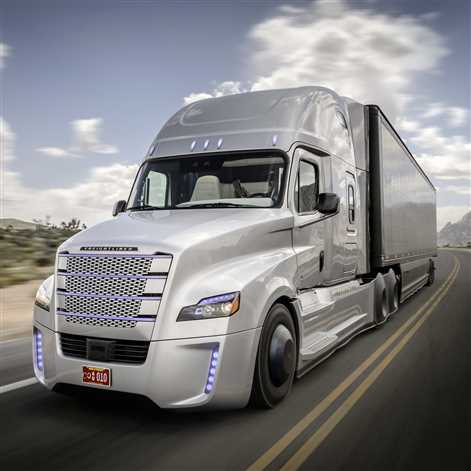 Daimler Trucks świętuje jubileusze marek Freightliner i Western Star