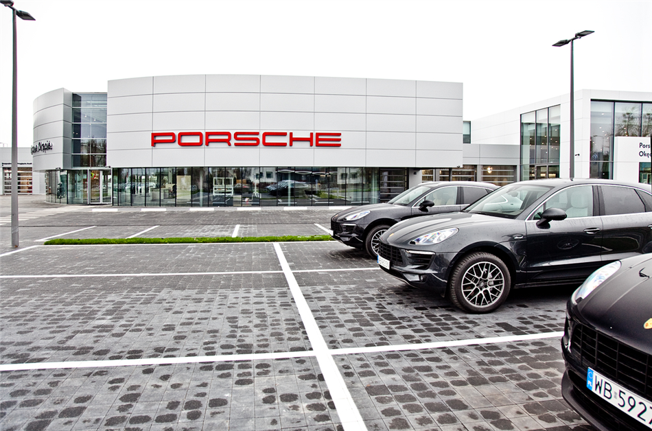 Legenda rajdów na otwarciu Porsche Centrum Warszawa Okęcie