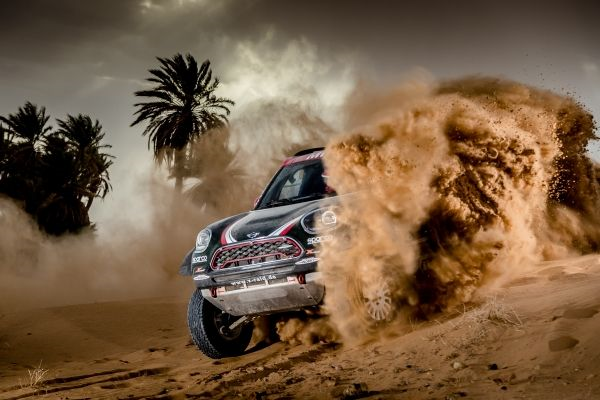 Mini i niemiecki zespół X-raid prezentują samochody na Rajd Dakar