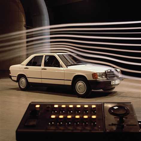 35 lat od premiery pierwszego Mercedesa Klasy C