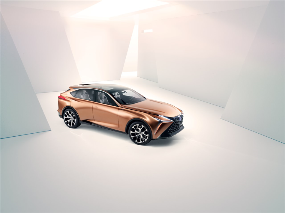 Lexus przedstawia nowego crossovera LF‑1 Limitless