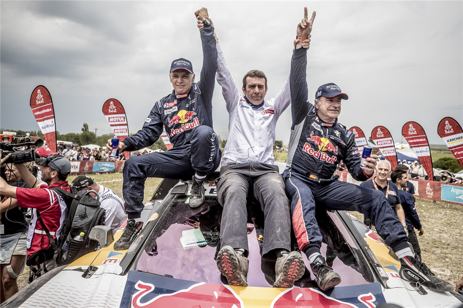 Trzecie z rzędu zwycięstwo Peugeota w Rajdzie Dakar